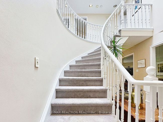 17 Colvin Cres, House other with 5 bedrooms, 4 bathrooms and 3 parking in Thornhill ON | Image 28