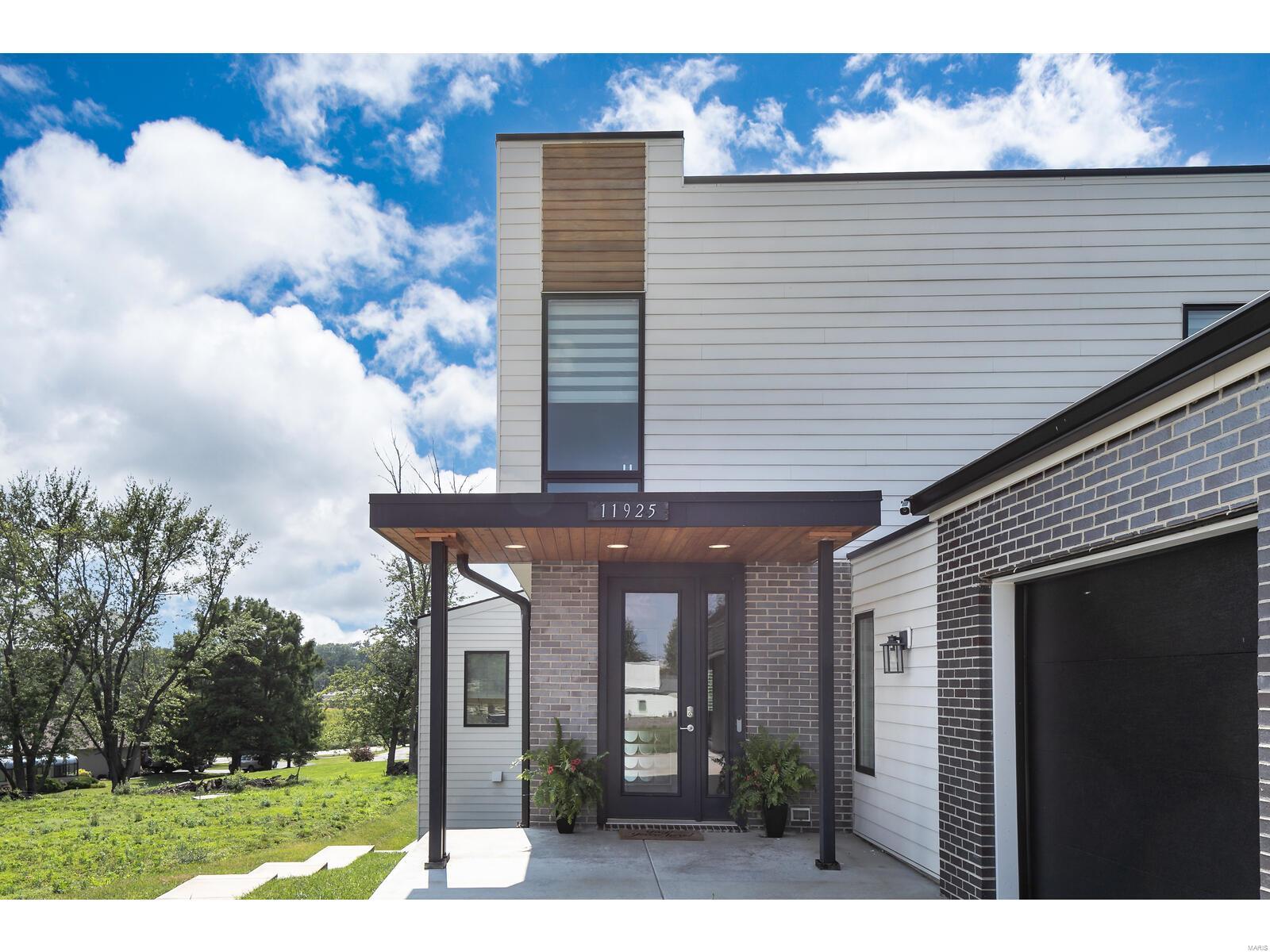 Santino Ct, Saint Louis, MO 63141