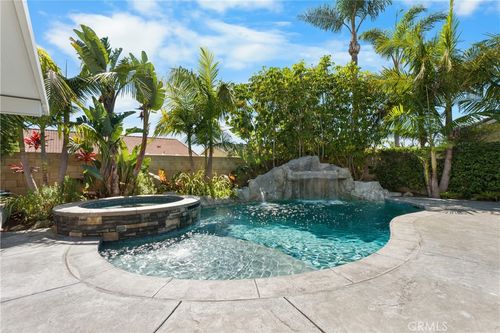 9662 Woodlawn Dr, Huntington Beach, CA, 92646-3636 | Card Image