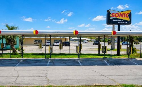 2648 Memorial Blvd, Port Arthur, TX, 77640-2722 | Card Image