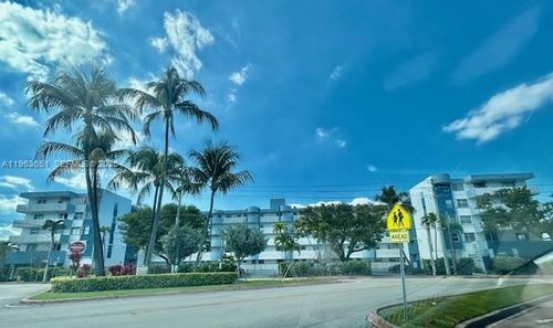 apt-214-7900 Tatum Waterway Dr, Miami Beach, FL, 33141-1939 | Card Image