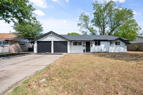 316 Nw Wintercrest Rd, Burleson, TX, 76028-5224 | Card Image