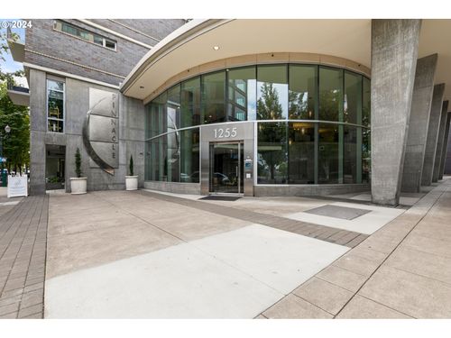 303-1255 Nw 9th Ave, Portland, OR, 97209-2887 | Card Image