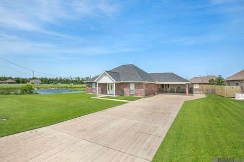 2968 N Nobile St, Paulina, LA, 70763-2523 | Card Image
