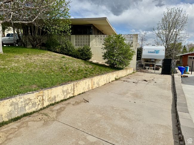 SECOND DRIVEWAY RV PARKING AND 2 CAR GARAGE | Image 11