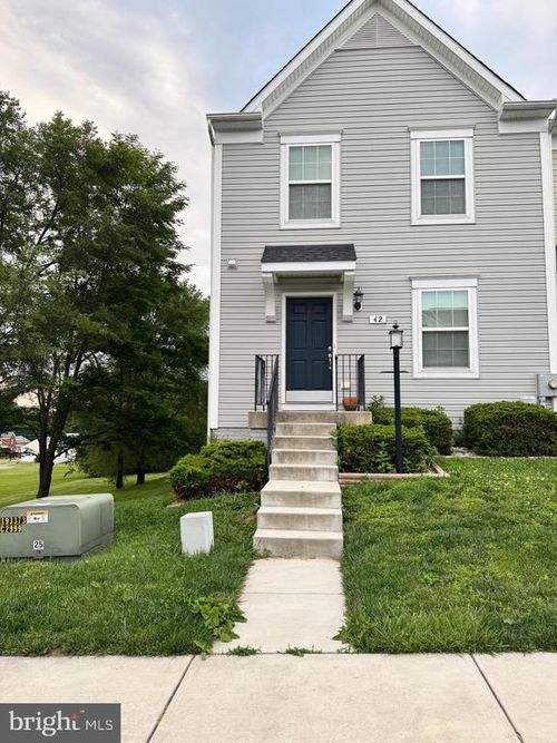 42 Britania Ct, MARTINSBURG, WV, 25405-5826 | Card Image