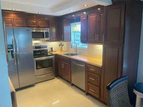 324-3050 E Sunrise Lakes Dr, Sunrise, FL, 33322-1735 | Card Image