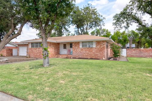 120 N 15th Ave, Munday, TX, 76371-1700 | Card Image
