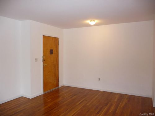 apt-33-810 Blooming Grove Tpke, New Windsor, NY, 12553-8152 | Card Image