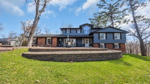 2055 Cottage Glen Rd Se, Cedar Rapids, IA, 52403-1901 | Card Image