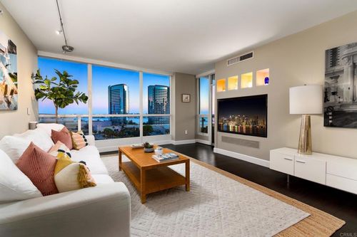 1103-555 Front, San Diego, CA, 92101 | Card Image