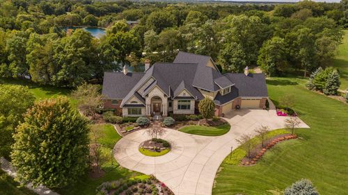 2901 Pepper Creek Bridge Pkwy, Valparaiso, IN, 46385-7127 | Card Image