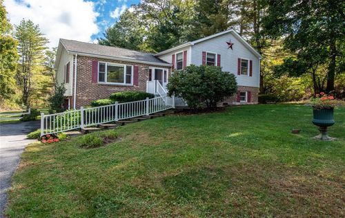 41 Horseshoe Rd, Millbrook, NY, 12545-6028 | Card Image