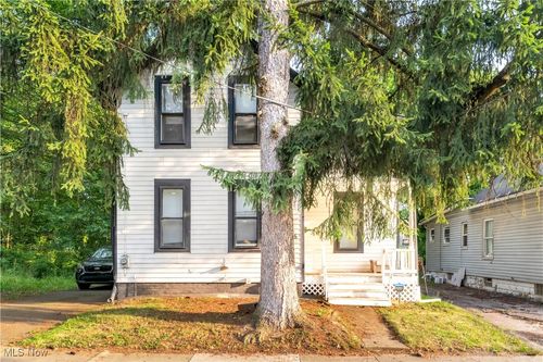 386 E Voris St, Akron, OH, 44311-1775 | Card Image