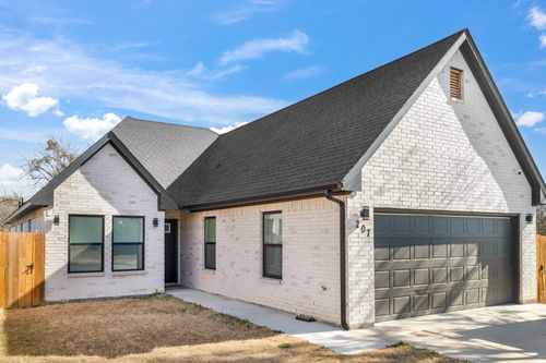 207 S James St, Alvarado, TX, 76009-9301 | Card Image