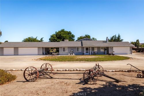 8210 Creston Rd, PASO ROBLES, CA, 93446-9490 | Card Image