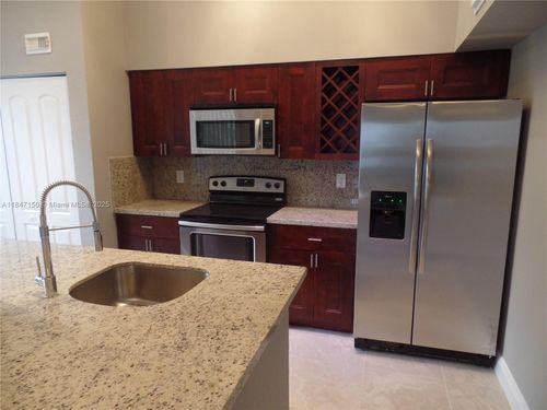 apt-305-2810 N Oakland Forest Dr, Oakland Park, FL, 33309-7610 | Card Image