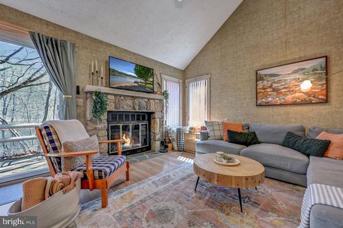 65 Snow Shoe, Lake Harmony, PA, 18624 | Card Image