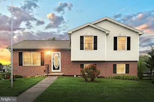 220 S Columbus Ave, LITTLESTOWN, PA, 17340-1548 | Card Image