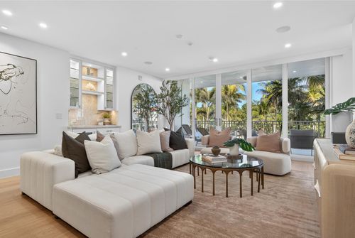 d2-100 Royal Palm Way, Palm Beach, FL, 33480-4267 | Card Image
