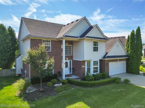 39104 Devonshire Ct, Harrison Township, MI, 48045-6021 | Card Image