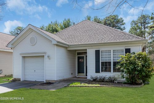 8 April Springs Ct, Lakewood, NJ, 08701-7365 | Card Image
