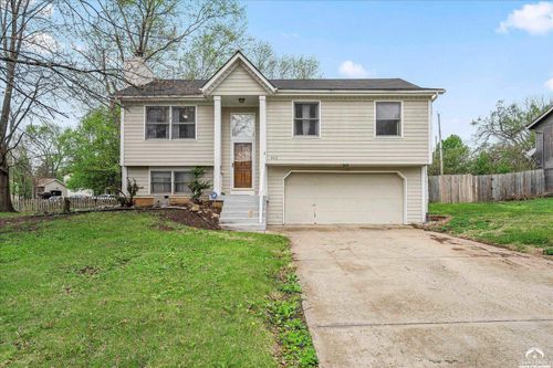 8812 Golden Ln, De Soto, KS, 66018-7501 | Card Image