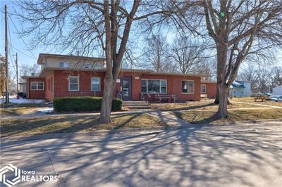 205 N Iowa Street, Home with 17 bedrooms, 1 bathrooms and null parking in Knoxville IA | Image 2