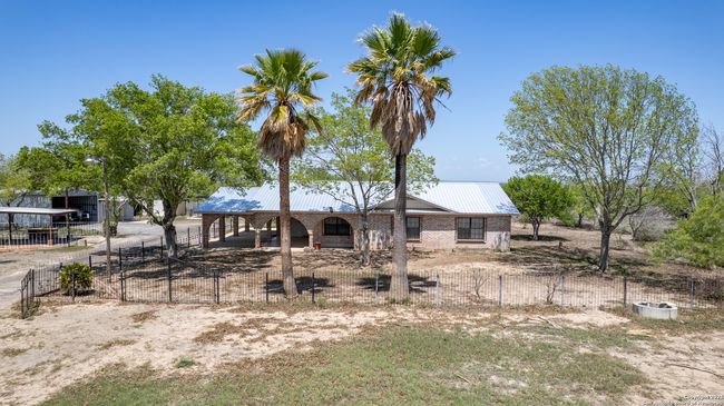 1390 Windmill Rd, House other with 2 bedrooms, 2 bathrooms and null parking in Uvalde TX | Image 44