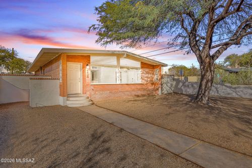 2439 E 8th St, Tucson, AZ, 85719-5624 | Card Image