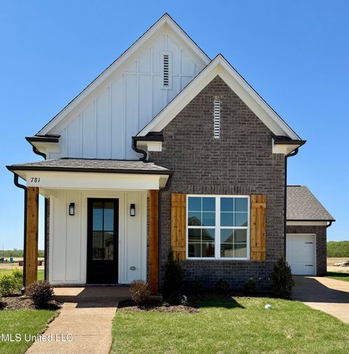 902 Coahoma Ct, Nesbit, MS, 38651-1070 | Card Image