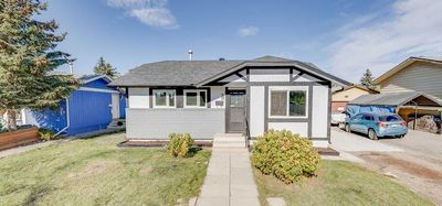 7 Doverglen Cres Se, House detached with 5 bedrooms, 2 bathrooms and 2 parking in Calgary AB | Image 1