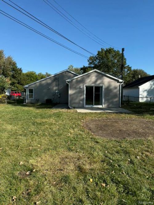 30061 Park St, Roseville, MI, 48066-1301 | Card Image