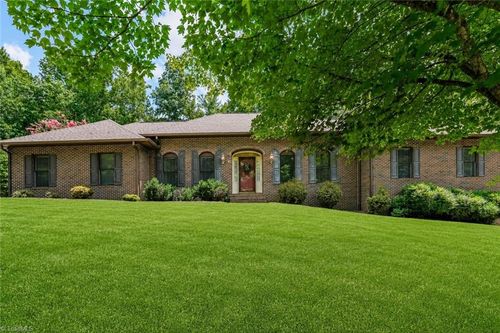 913 Colonial Hts, North Wilkesboro, NC, 28659-3940 | Card Image