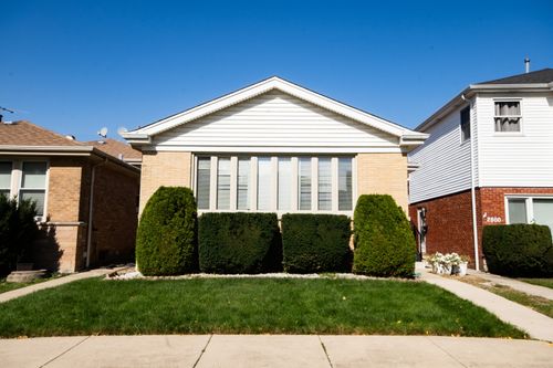 2804 W Estes Avenue, Chicago, IL, 60645 | Card Image
