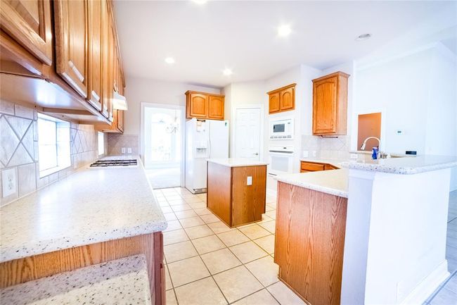 SO MUCH counter space! | Image 14