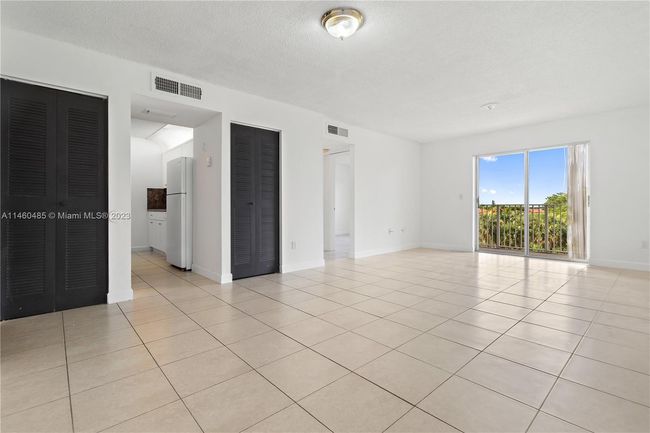 303 - 8200 Sw 210th St, Condo with 1 bedrooms, 1 bathrooms and null parking in Cutler Bay FL | Image 3