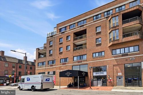 637-200 Lombard St, PHILADELPHIA, PA, 19147-1605 | Card Image