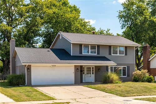 1558 Glendale Dr, Fairborn, OH, 45324-4055 | Card Image