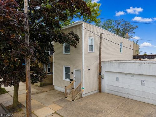 409 Ogden Pl, Perth Amboy, NJ, 08861-3913 | Card Image