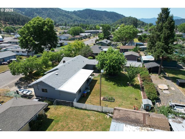 131 Mountain View Ave, House other with 3 bedrooms, 2 bathrooms and 2 parking in Myrtle Creek OR | Image 23