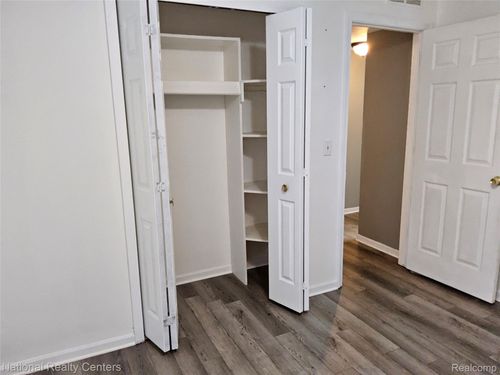 15712 Orchard Ln, Roseville, MI, 48066-2700 | Card Image