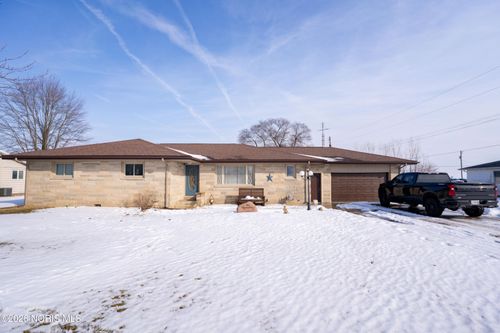 742 Perry St, Paulding, OH, 45879-9252 | Card Image