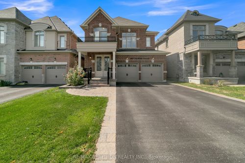 669 Sweetwater Cres, Newmarket, ON, L3X0H6 | Card Image