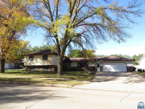 533 12th Ave Sw, Le Mars, IA, 51031-2905 | Card Image