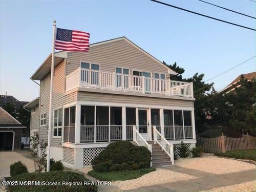 10 E St, Seaside Park, NJ, 08752-1509 | Card Image