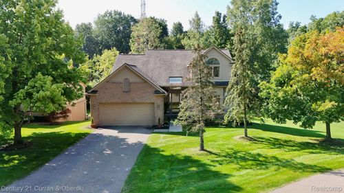 7065 Deerwood Trl, West Bloomfield, MI, 48323-2084 | Card Image