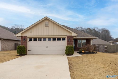 121 Meadowland Dr, Meridianville, AL, 35759-2341 | Card Image
