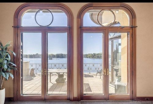 1567 Island Ln, Bloomfield Hills, MI, 48302-1312 | Card Image