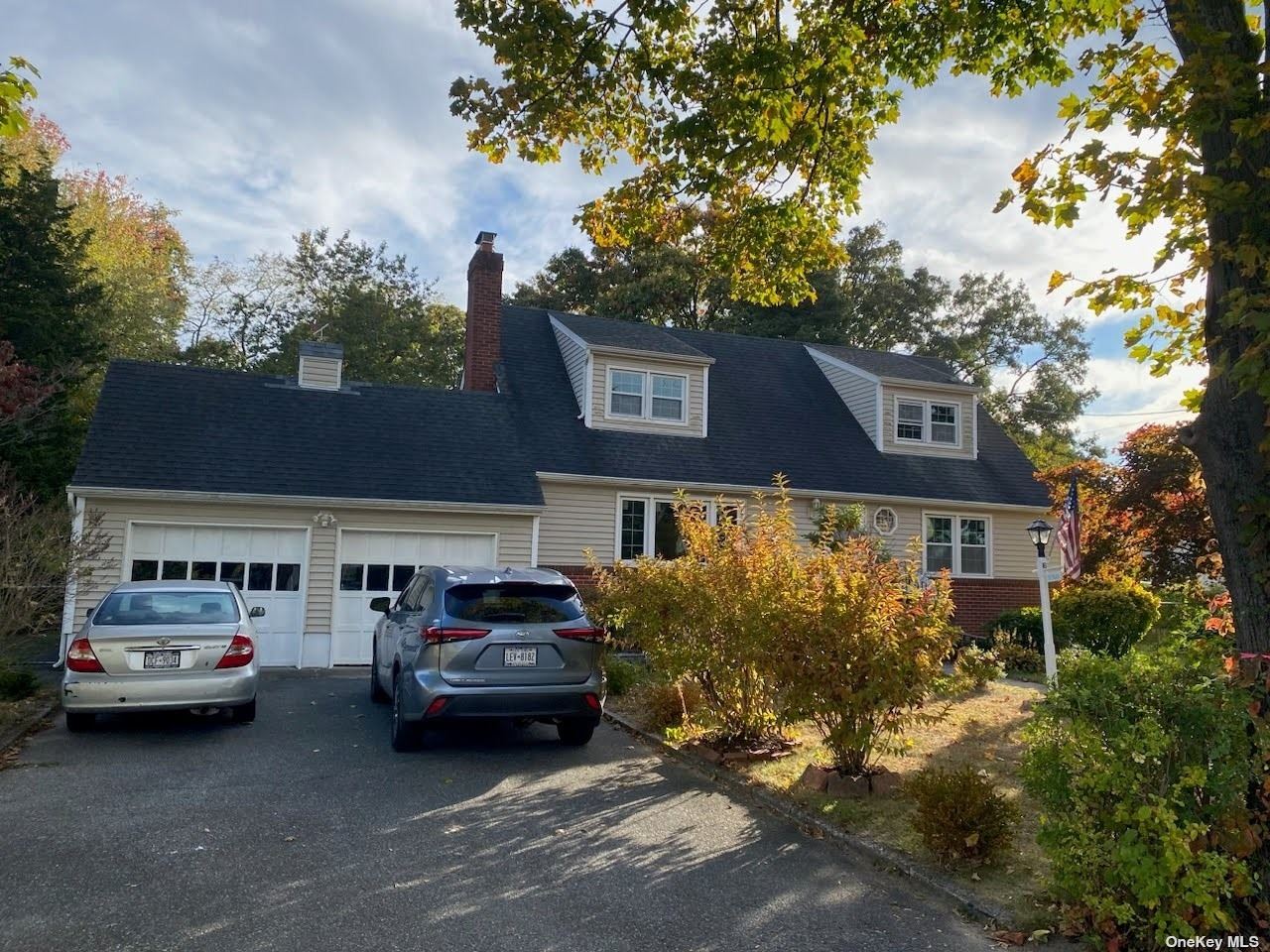 16 Frederick Avenue, For Sale in Bay Shore Zoocasa